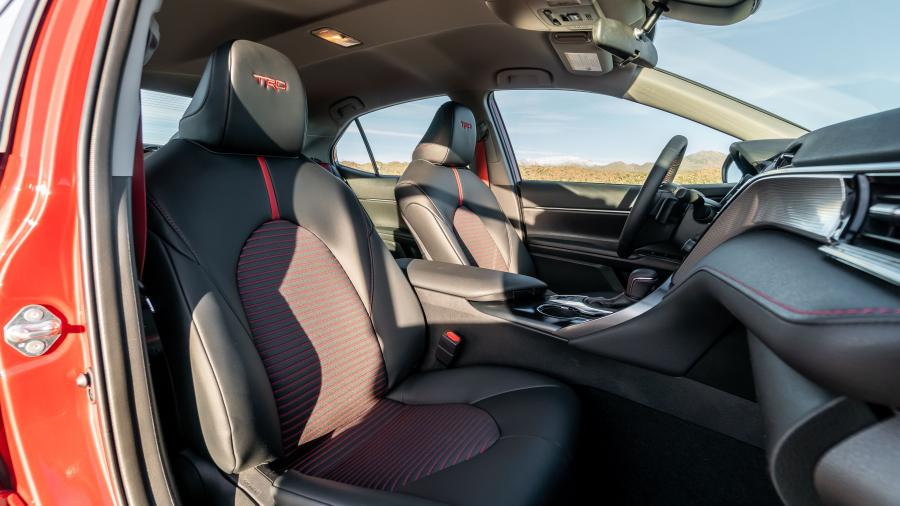 Интерьер Toyota Camry TRD 2019 года  (NA) (фото 15 из 25)